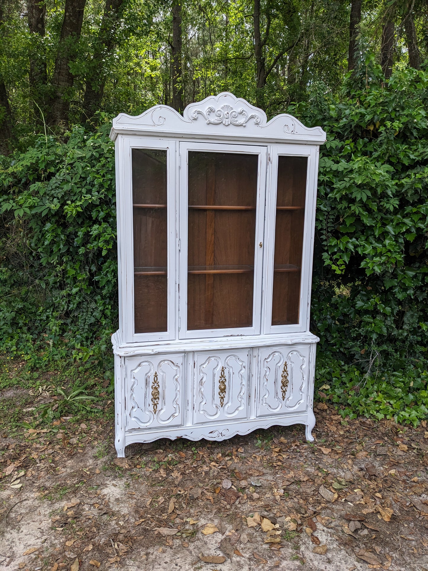 Frenchy Chippy China Cabinet